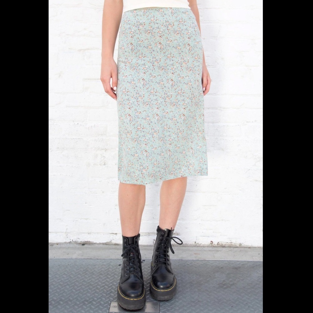 Brandy Melville Phoebe Floral Skirt - Picture 3 of 6